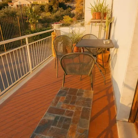 Residenza Paradiso 알라시오